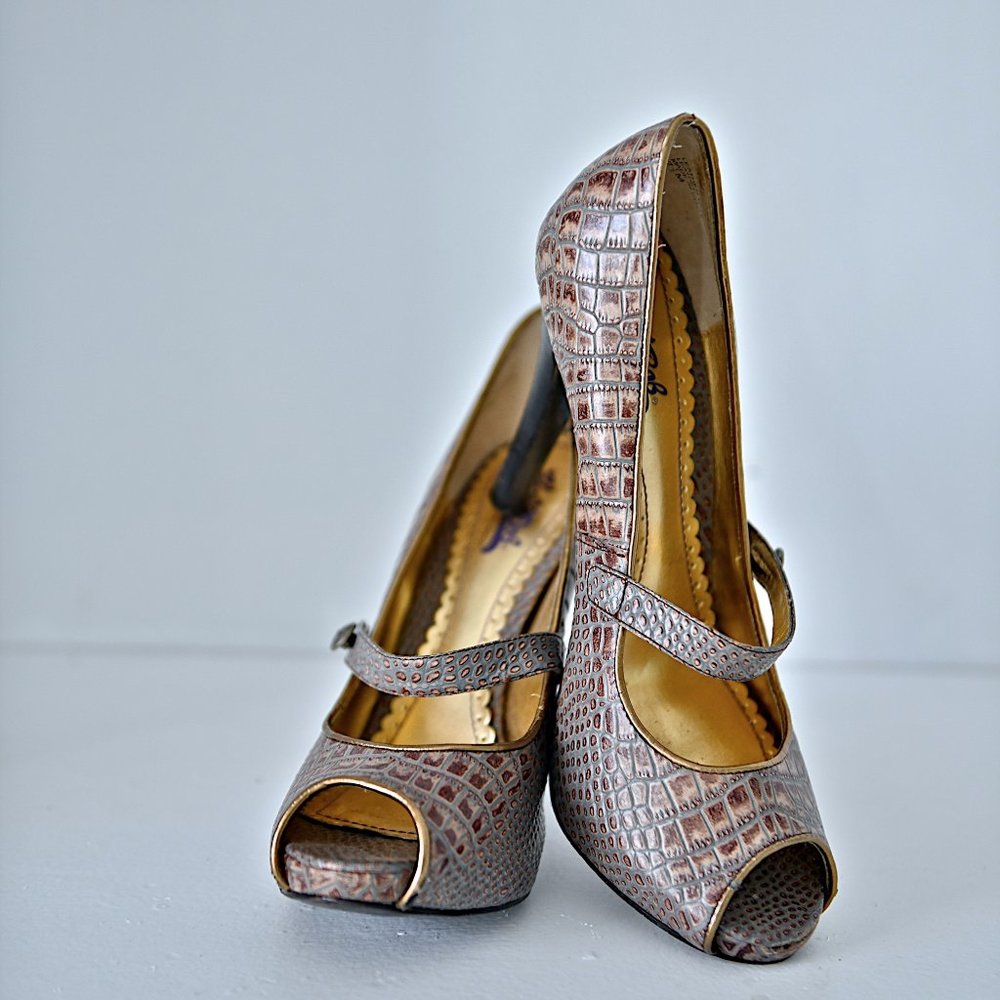 Hale Bob allligator pattern peep-toe pumps